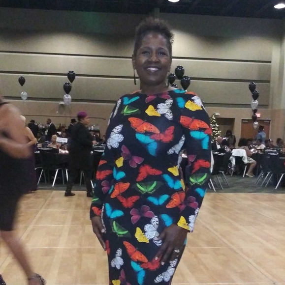 Meet your Posher, April - Picture 3 of 4